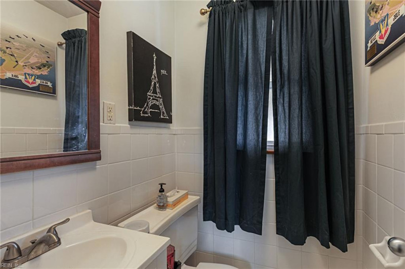Photo 18 of 34 residential for sale in Hampton virginia