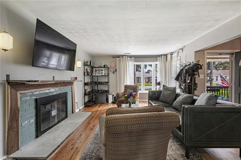Photo 5 of 34 residential for sale in Hampton virginia