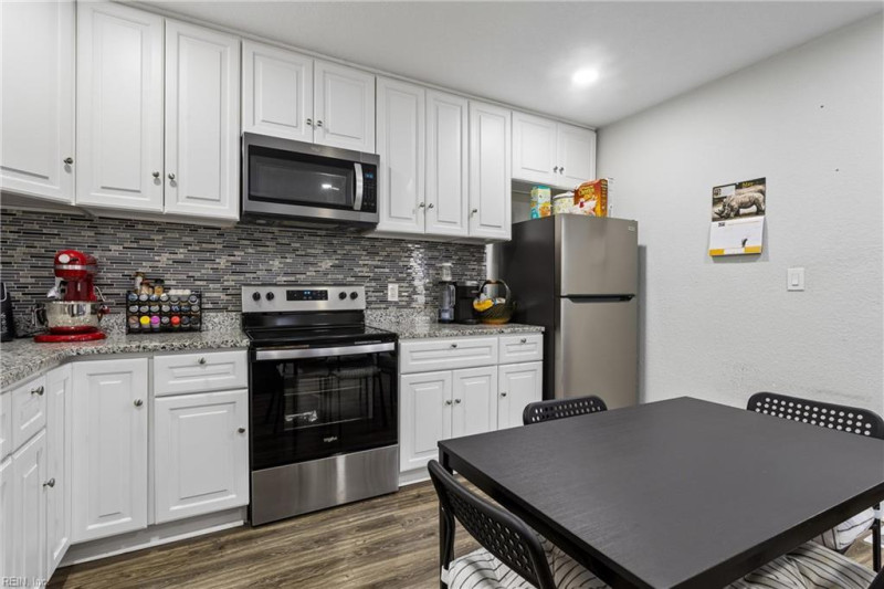 Photo 11 of 30 residential for sale in Chesapeake virginia