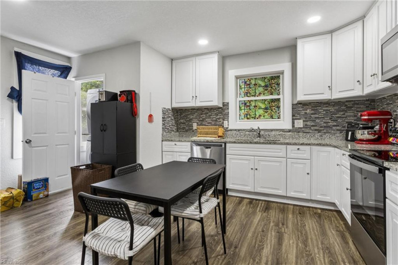 Photo 12 of 30 residential for sale in Chesapeake virginia