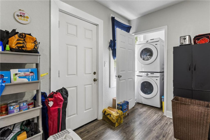 Photo 13 of 30 residential for sale in Chesapeake virginia