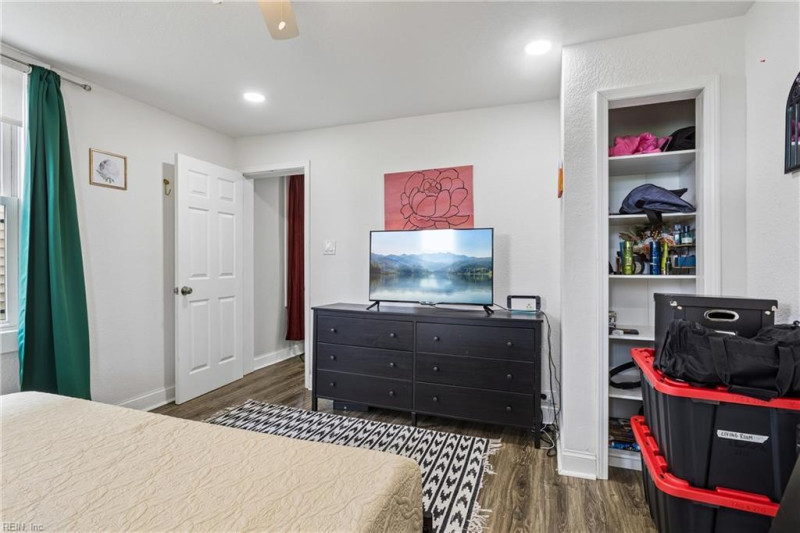 Photo 14 of 30 residential for sale in Chesapeake virginia
