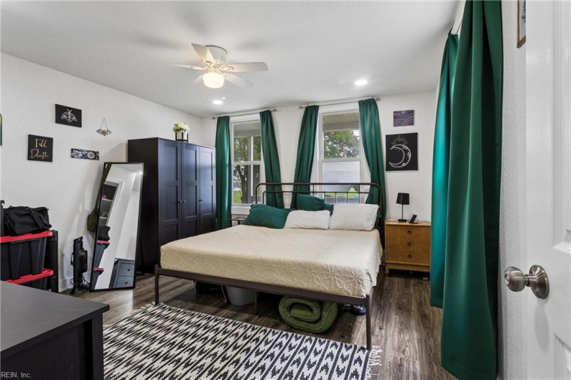 Photo 16 of 30 residential for sale in Chesapeake virginia