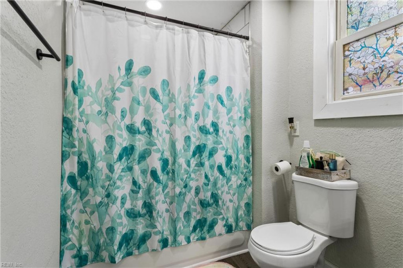 Photo 17 of 30 residential for sale in Chesapeake virginia
