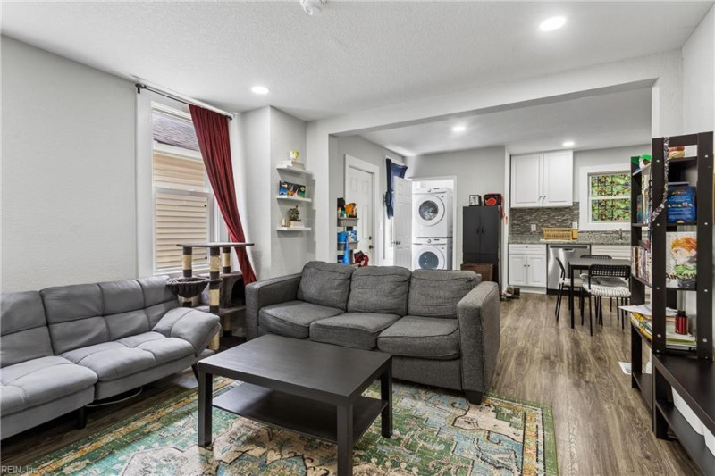 Photo 6 of 30 residential for sale in Chesapeake virginia