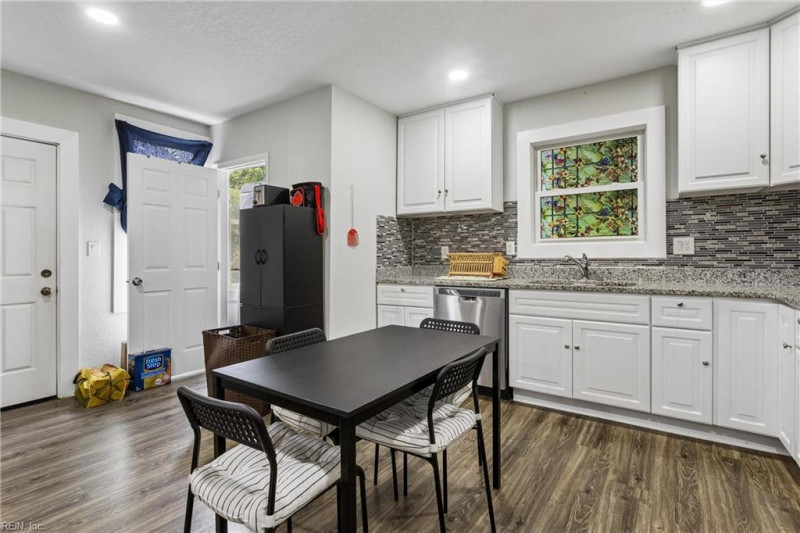Photo 9 of 30 residential for sale in Chesapeake virginia