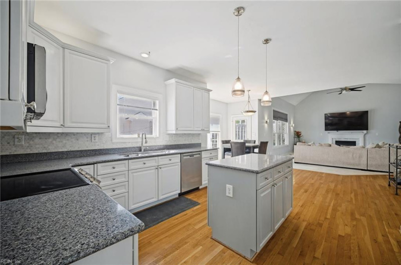 Photo 15 of 48 residential for sale in Virginia Beach virginia