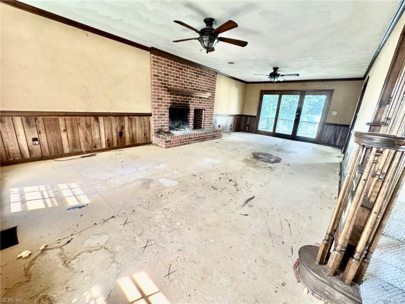 Photo 3 of 10 residential for sale in Chesapeake virginia