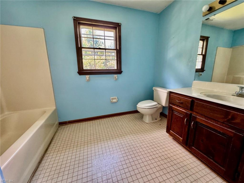 Photo 9 of 10 residential for sale in Chesapeake virginia