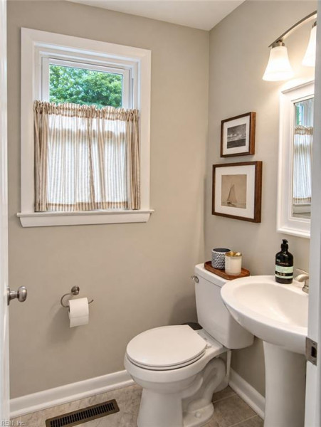 Photo 16 of 45 residential for sale in Norfolk virginia