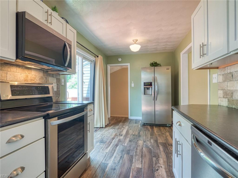 Photo 10 of 43 residential for sale in Chesapeake virginia