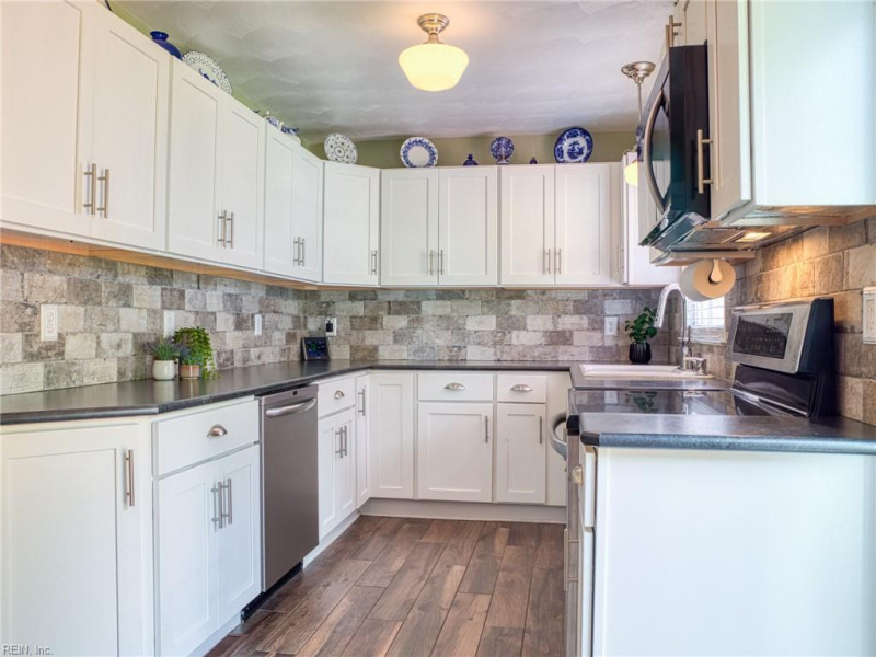 Photo 11 of 43 residential for sale in Chesapeake virginia