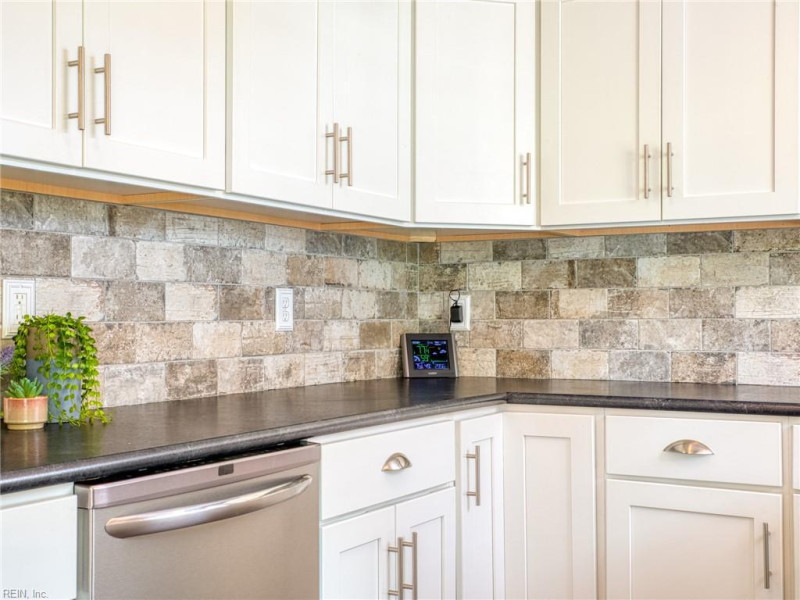 Photo 13 of 43 residential for sale in Chesapeake virginia