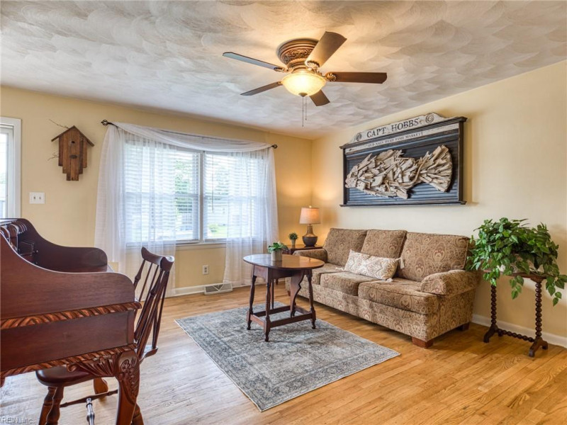 Photo 20 of 43 residential for sale in Chesapeake virginia