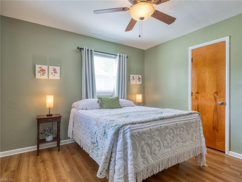 Photo 26 of 43 residential for sale in Chesapeake virginia
