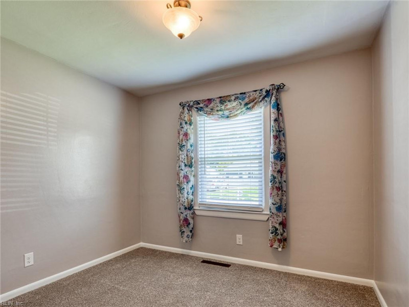 Photo 32 of 43 residential for sale in Chesapeake virginia