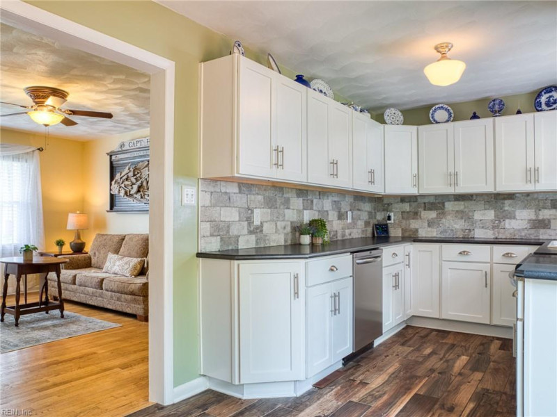 Photo 4 of 43 residential for sale in Chesapeake virginia