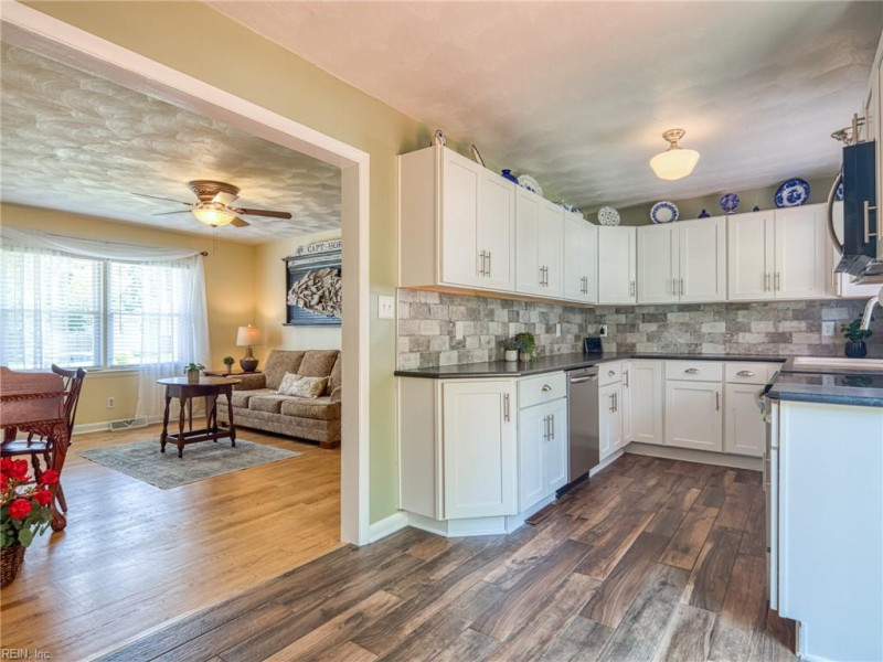 Photo 7 of 43 residential for sale in Chesapeake virginia