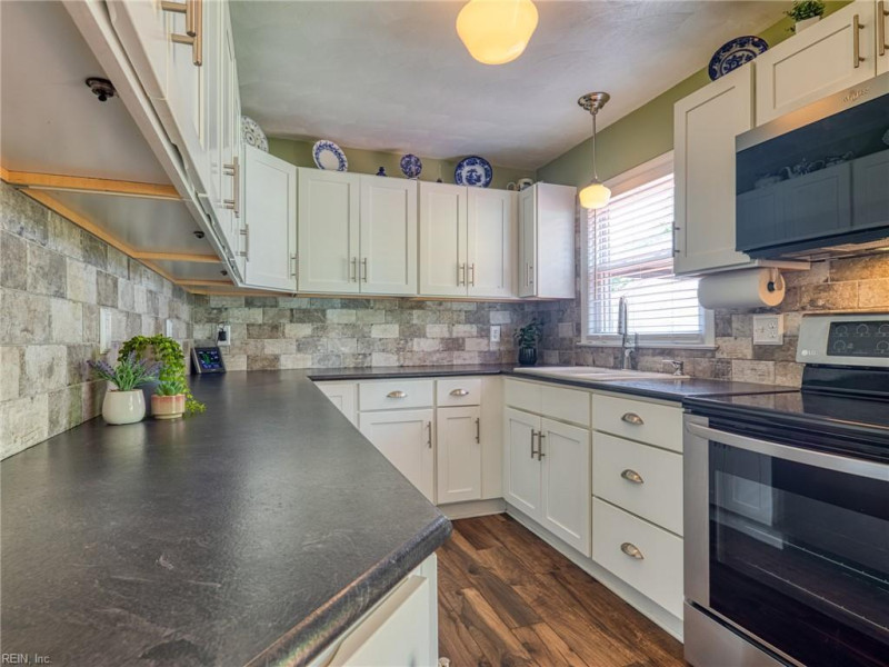 Photo 8 of 43 residential for sale in Chesapeake virginia