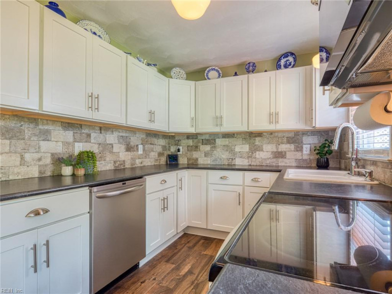 Photo 9 of 43 residential for sale in Chesapeake virginia