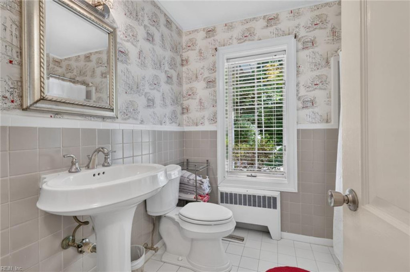Photo 23 of 44 residential for sale in Virginia Beach virginia