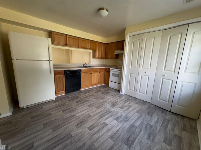 Photo 16 of 27 residential for sale in Hampton virginia