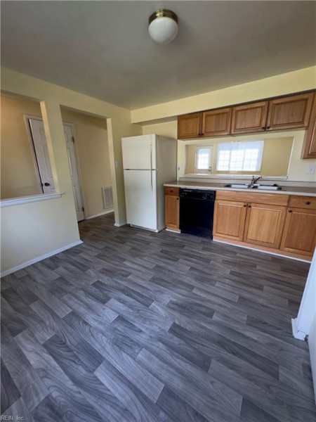 Photo 17 of 27 residential for sale in Hampton virginia