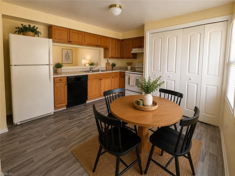 Photo 4 of 27 residential for sale in Hampton virginia