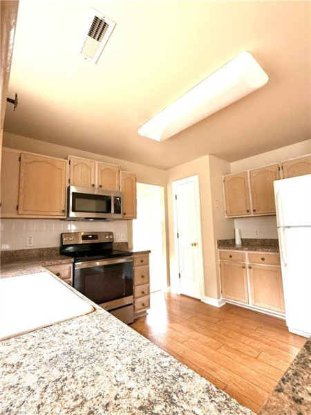 Photo 17 of 37 residential for sale in Chesapeake virginia Photo 17 of 37 residential for sale in Chesapeake virginia