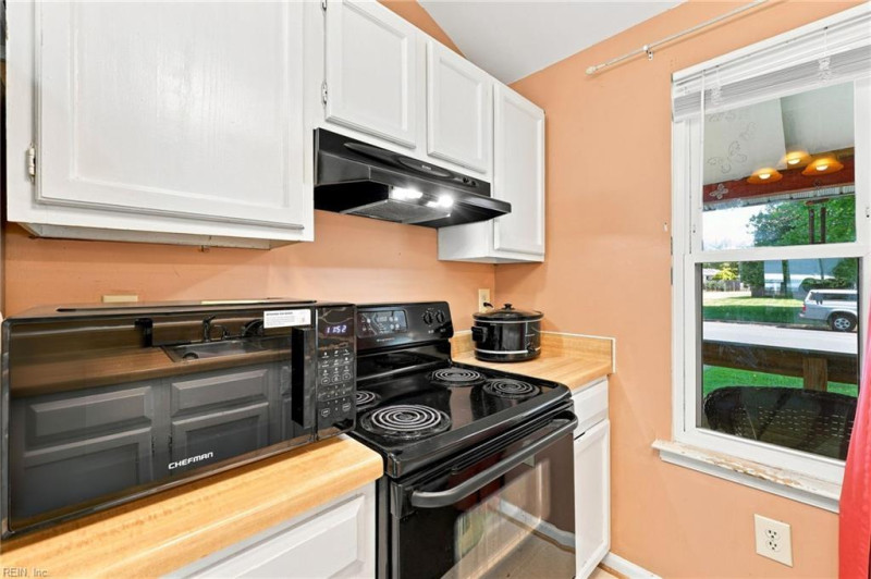 Photo 11 of 41 residential for sale in Newport News virginia