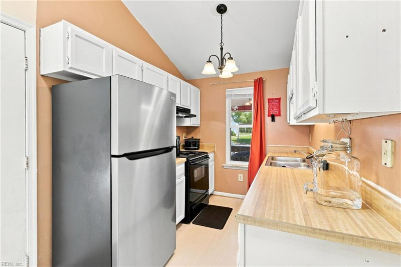 Photo 7 of 41 residential for sale in Newport News virginia