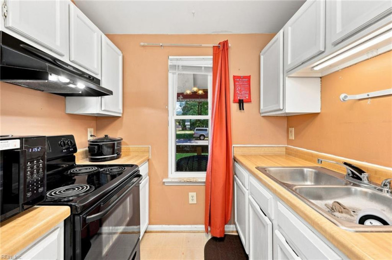 Photo 9 of 41 residential for sale in Newport News virginia