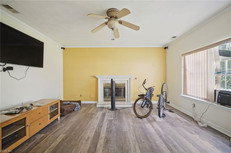 Photo 11 of 48 residential for sale in Virginia Beach virginia