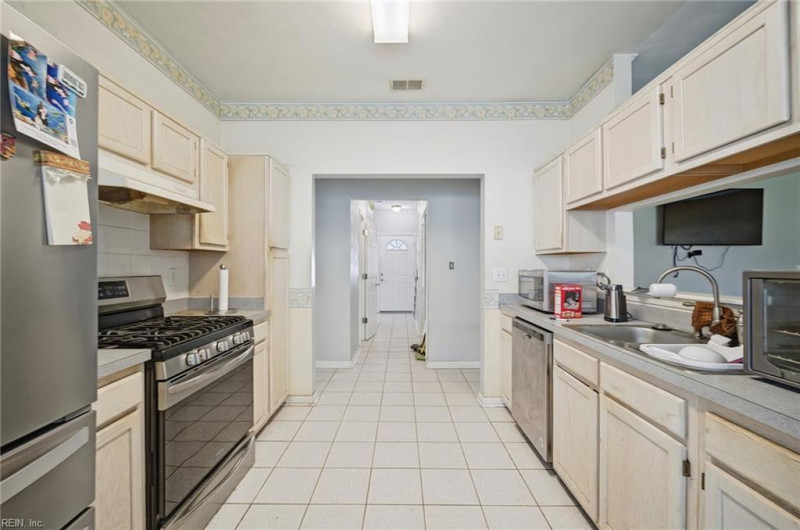 Photo 16 of 48 residential for sale in Virginia Beach virginia