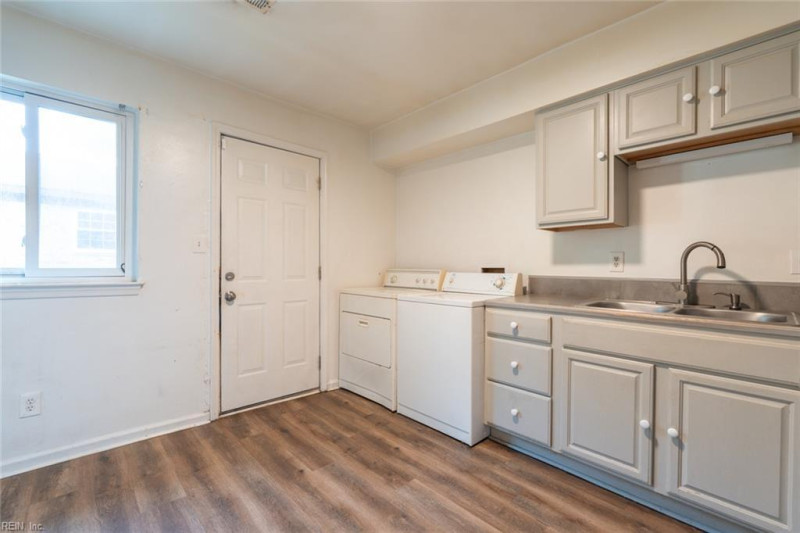 Photo 11 of 48 residential for sale in Norfolk virginia