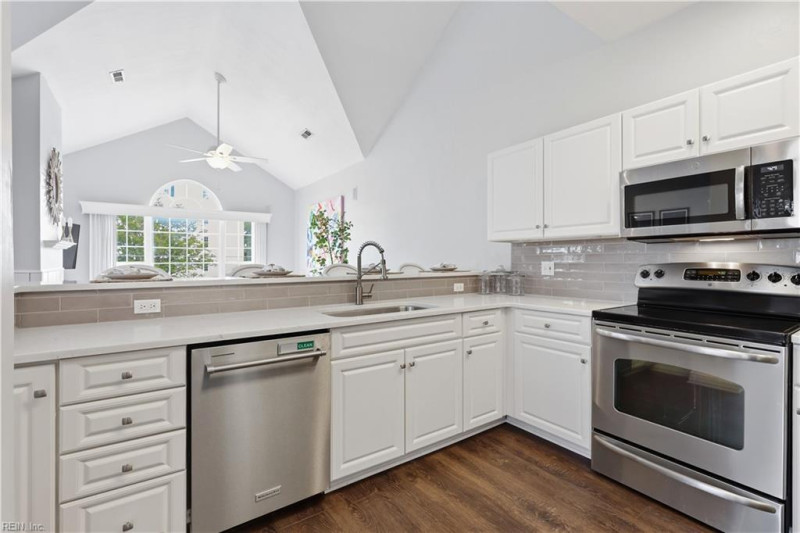 Photo 13 of 46 residential for sale in Virginia Beach virginia