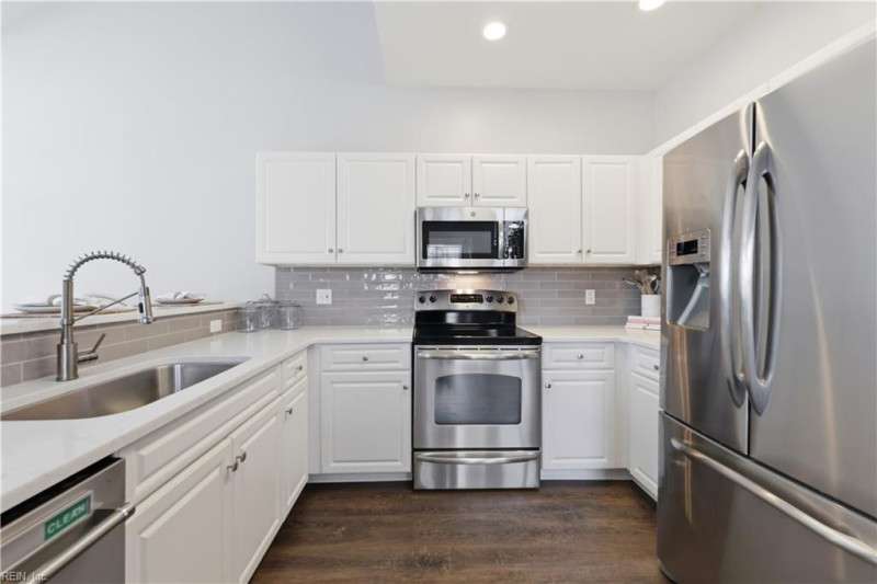 Photo 14 of 46 residential for sale in Virginia Beach virginia