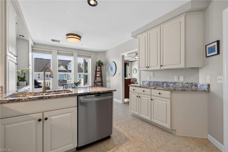 Photo 11 of 35 residential for sale in Virginia Beach virginia