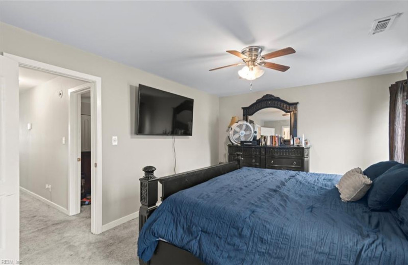 Photo 17 of 20 residential for sale in Hampton virginia