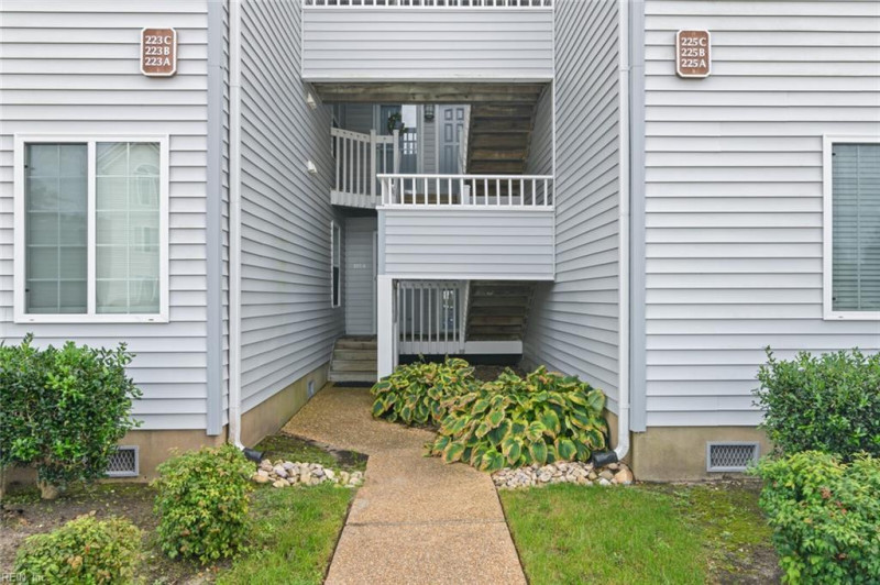 Photo 3 of 20 residential for sale in Hampton virginia