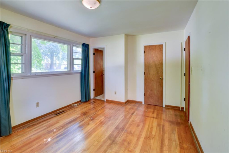 Photo 11 of 43 residential for sale in Newport News virginia
