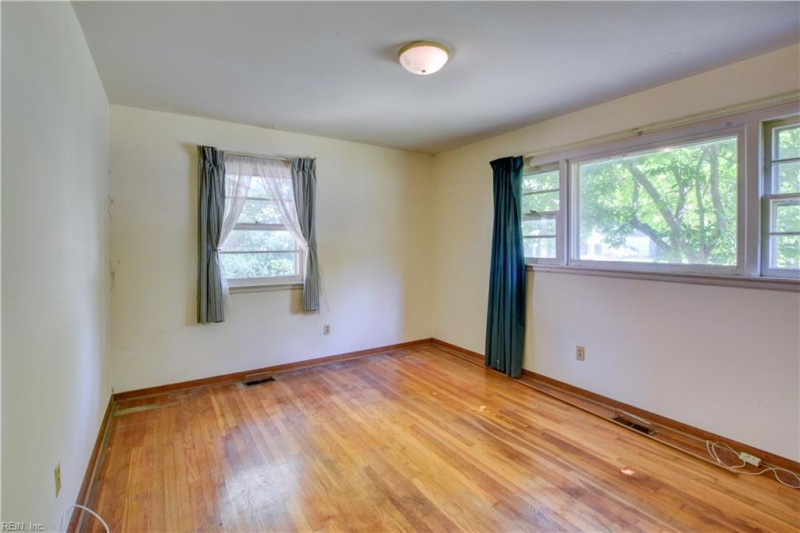 Photo 12 of 43 residential for sale in Newport News virginia