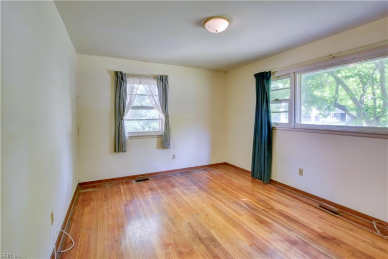 Photo 13 of 43 residential for sale in Newport News virginia