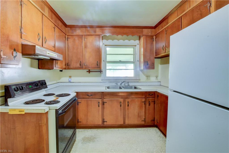 Photo 7 of 43 residential for sale in Newport News virginia