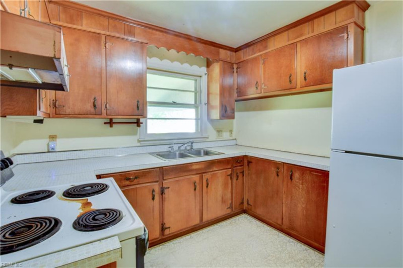 Photo 8 of 43 residential for sale in Newport News virginia