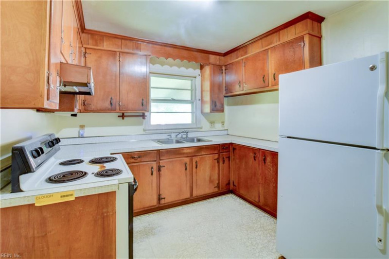 Photo 9 of 43 residential for sale in Newport News virginia