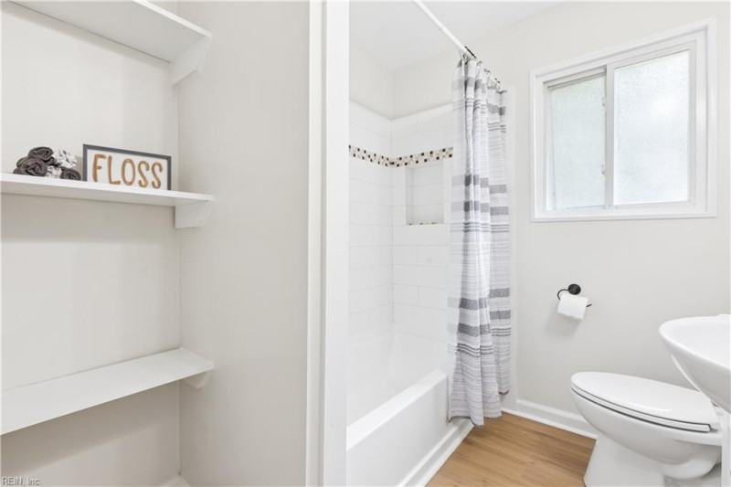 Photo 17 of 32 residential for sale in Virginia Beach virginia