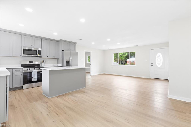 Photo 2 of 32 residential for sale in Virginia Beach virginia