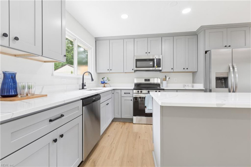 Photo 4 of 32 residential for sale in Virginia Beach virginia