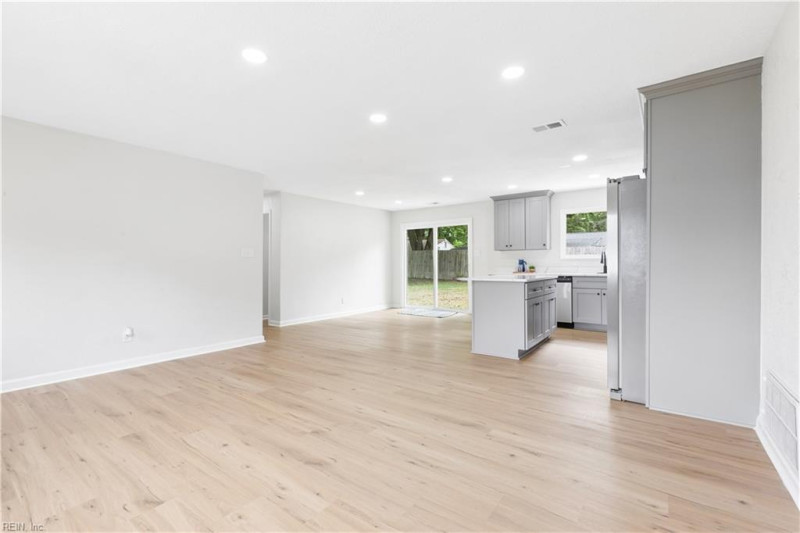 Photo 5 of 32 residential for sale in Virginia Beach virginia